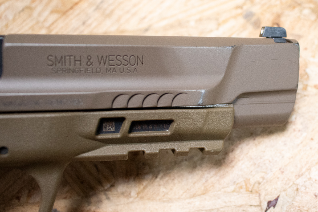 Smith & Wesson M&P9 M2.0 9mm FDE Centerfire Pistol with 5-Inch Barrel and No Thumb Safety